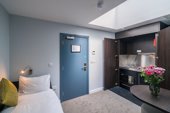 pelican london hotel and residence