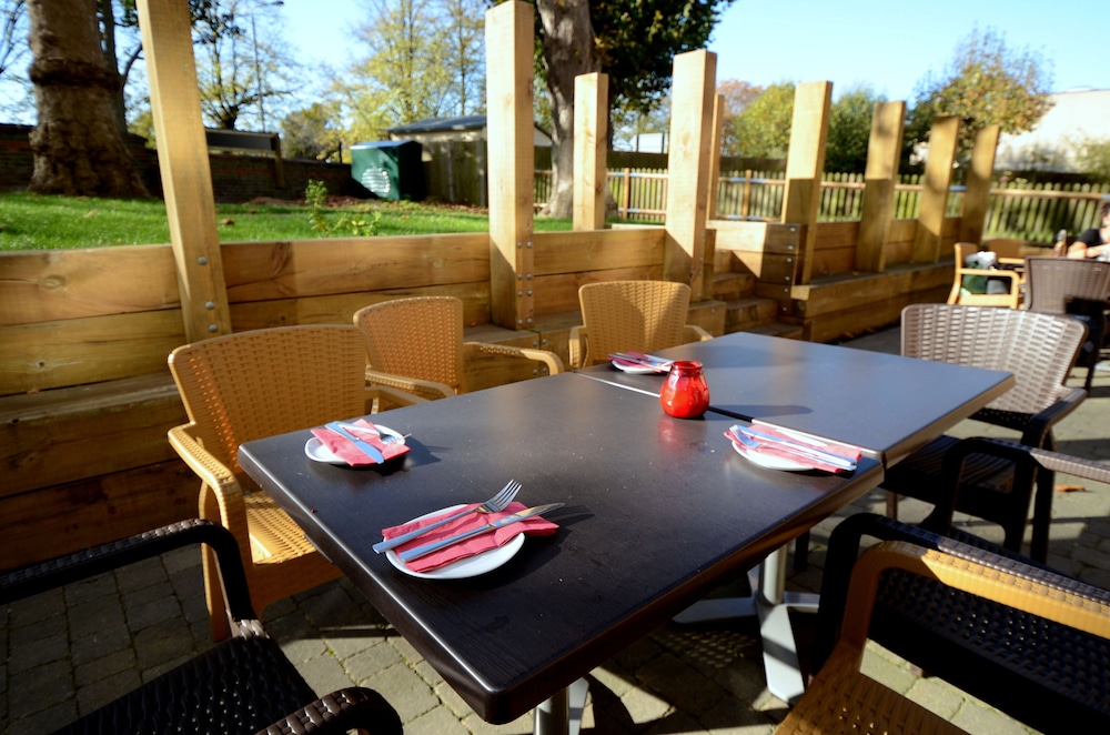 pelican london hotel and residence