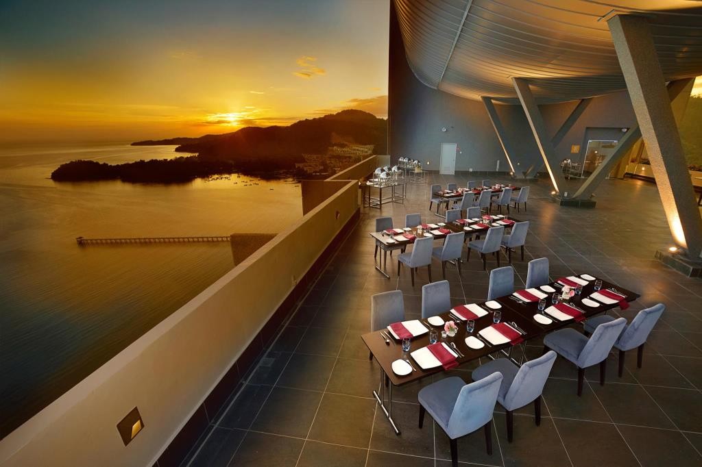 lexis suites penang