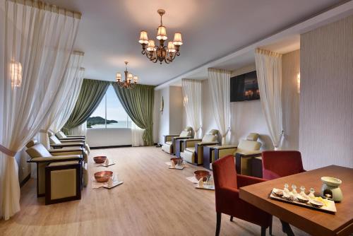 lexis suites penang
