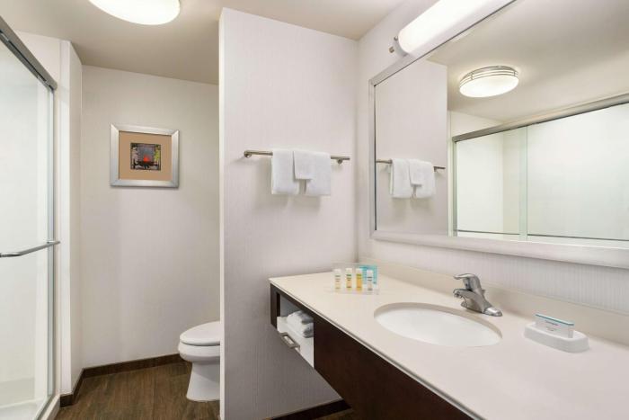 hampton inn and suites mount joy lancaster west