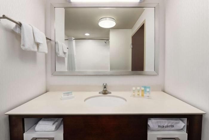 hampton inn and suites mount joy lancaster west