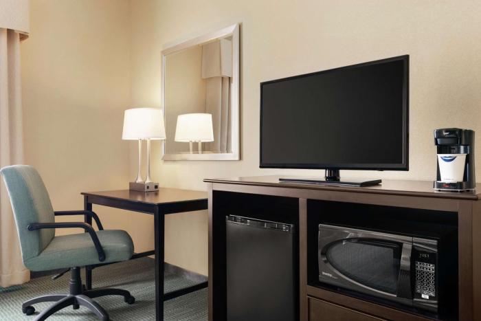 hampton inn and suites mount joy lancaster west