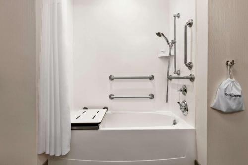 hampton inn and suites mount joy lancaster west