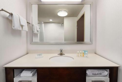 hampton inn and suites mount joy lancaster west