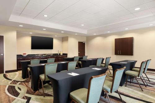 hampton inn and suites mount joy lancaster west