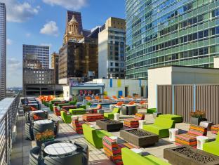 aloft houston downtown