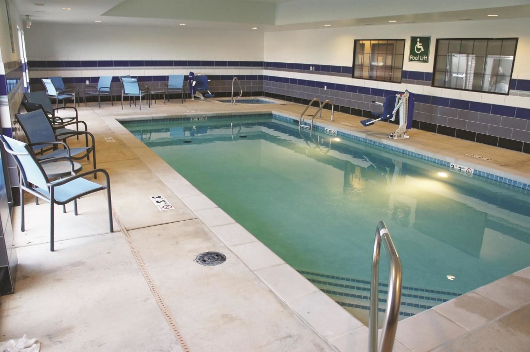 Angler's Lodge Hollister,Near College Of The Ozarks,2.5 star