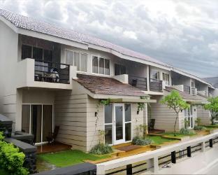 manas resort with petting zoo