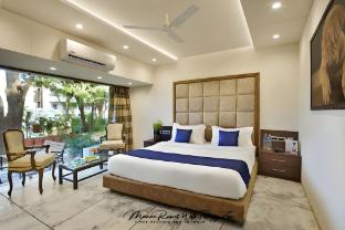 manas resort with petting zoo