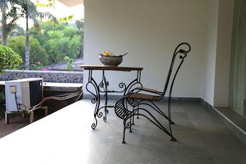 manas resort with petting zoo