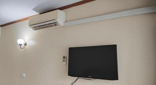 J Two S Pratunam Hotel [Sha-Certified],Near Suan Pakkard Palace,2 star