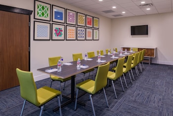 Holiday Inn Express & Suites Fort Worth West By Ihg,White Settlement>>Fort Worth,3 star