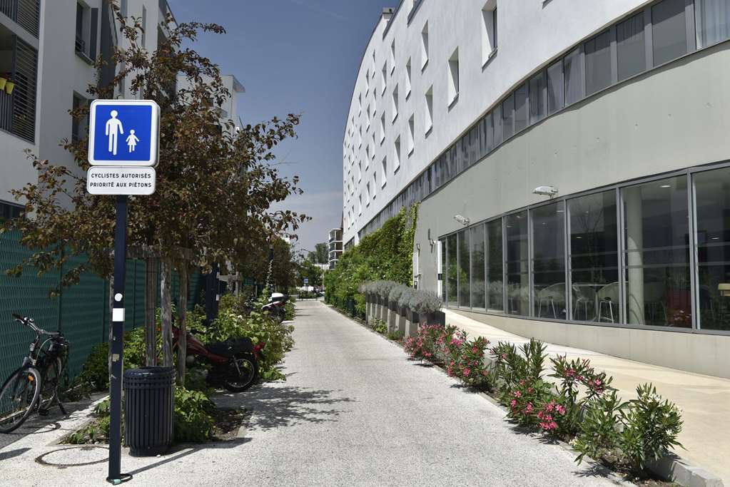 appart hotel mer and golf city bassins a flot