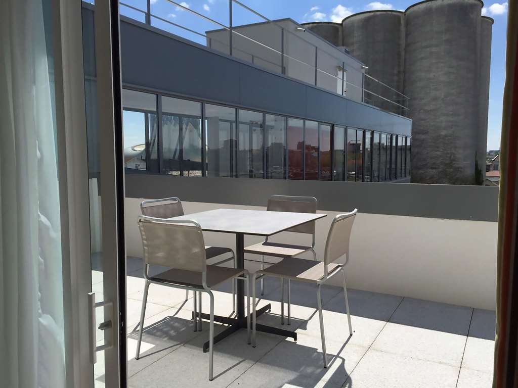 appart hotel mer and golf city bassins a flot