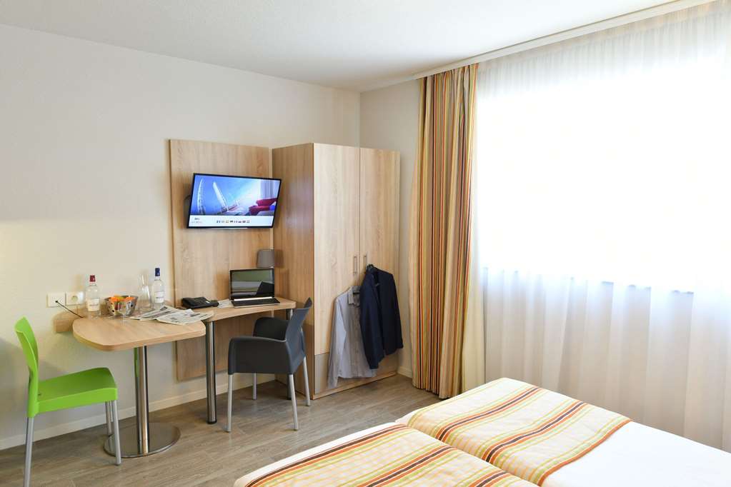 appart hotel mer and golf city bassins a flot