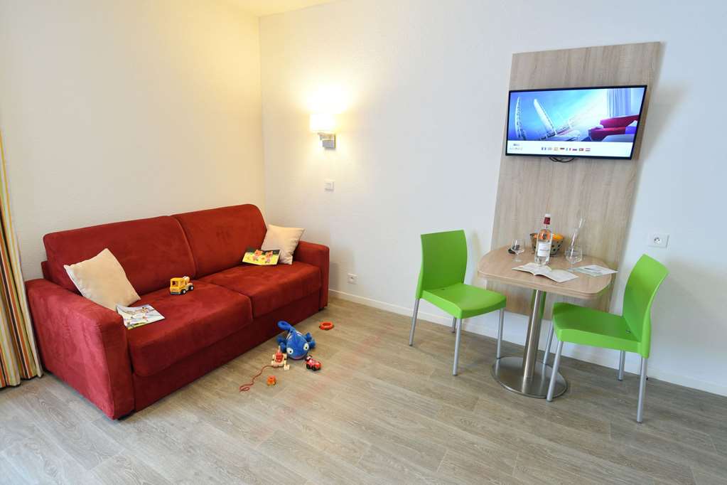 appart hotel mer and golf city bassins a flot