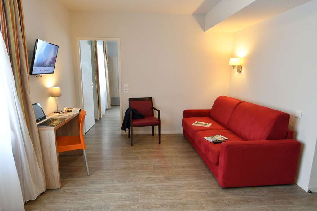 appart hotel mer and golf city bassins a flot