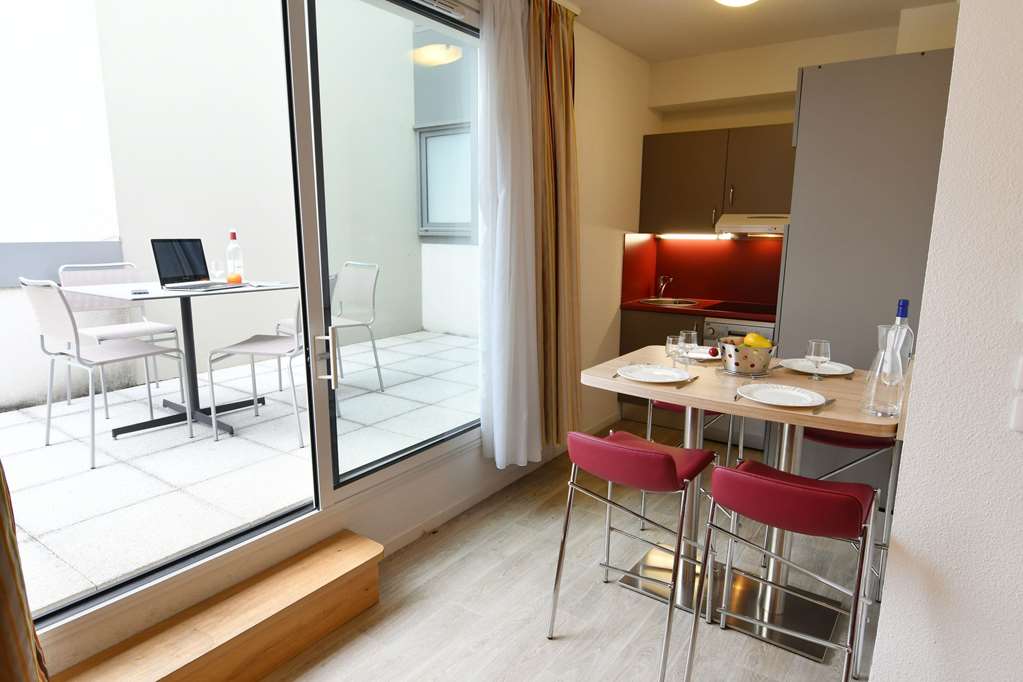 appart hotel mer and golf city bassins a flot