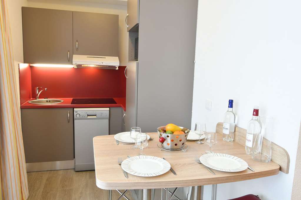 appart hotel mer and golf city bassins a flot