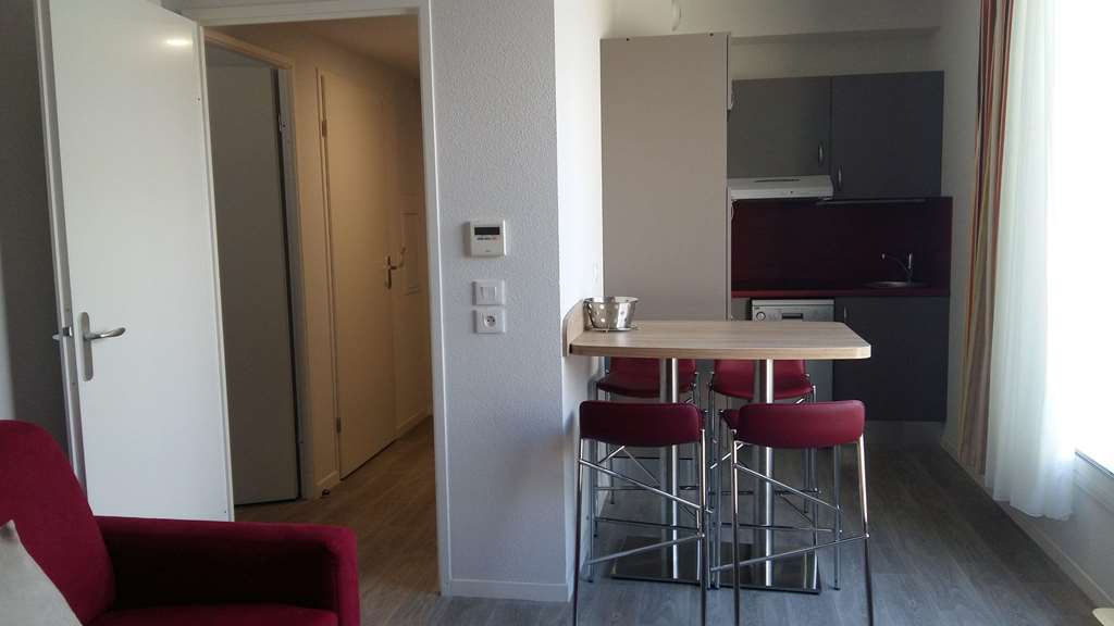 appart hotel mer and golf city bassins a flot