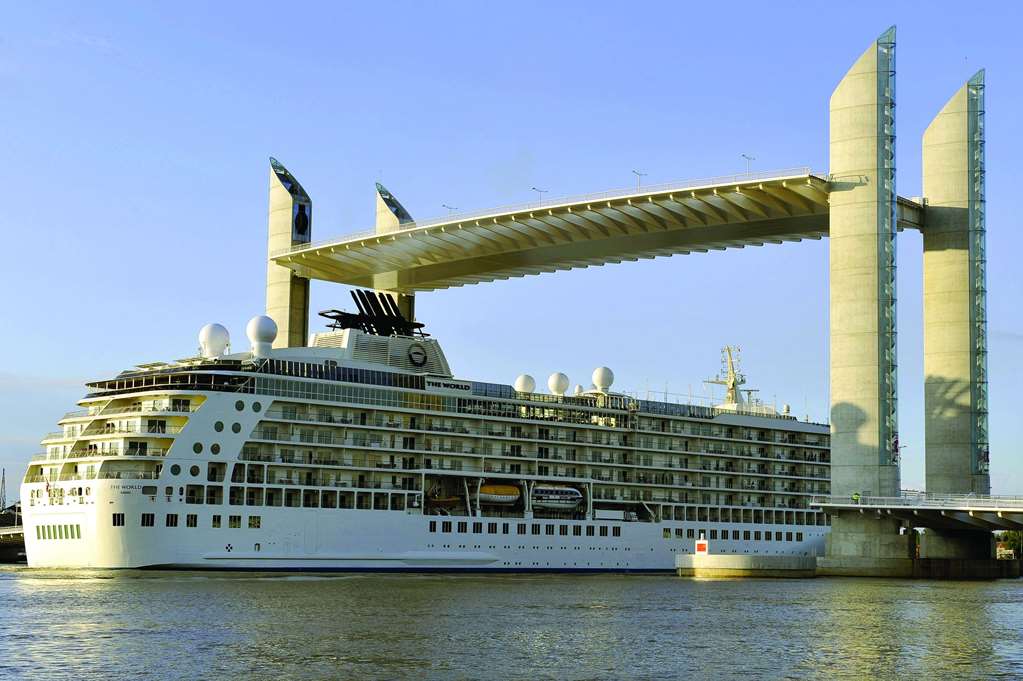 appart hotel mer and golf city bassins a flot