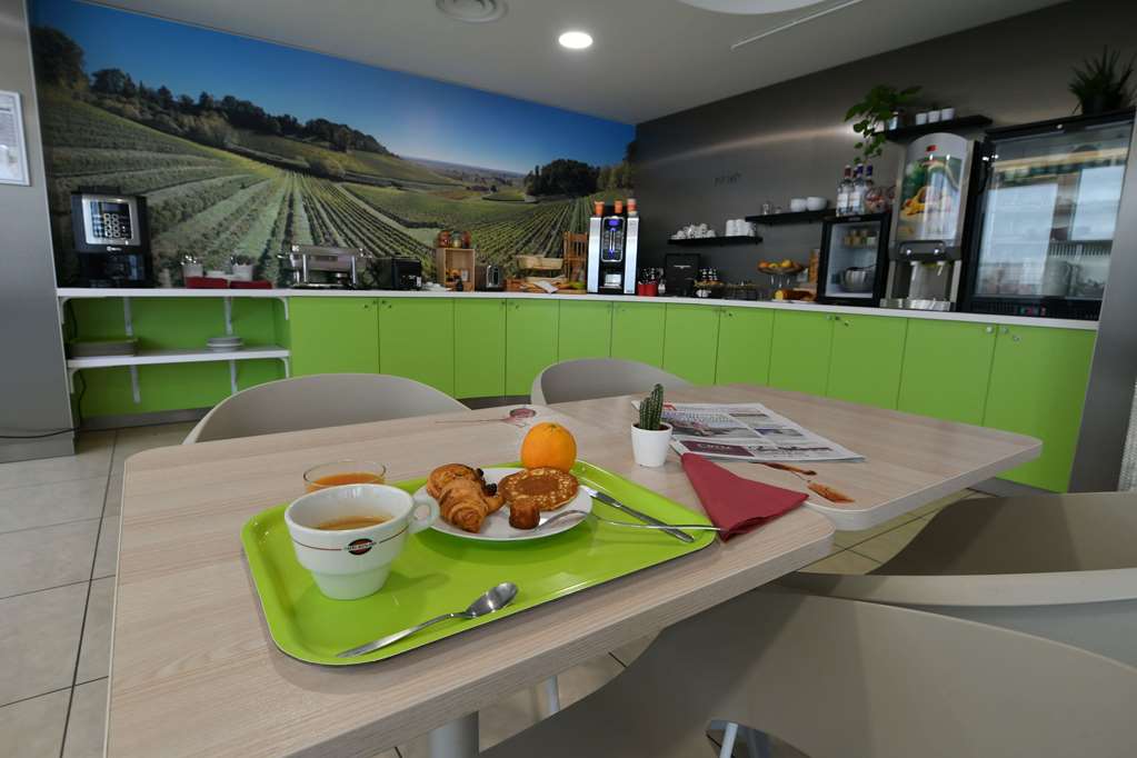 appart hotel mer and golf city bassins a flot