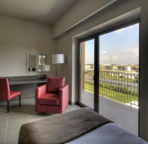 inn naples airport