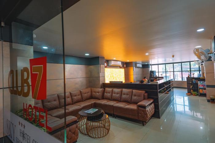 club 7 hotel