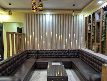 Hotel Roxy Dlx,,3 star