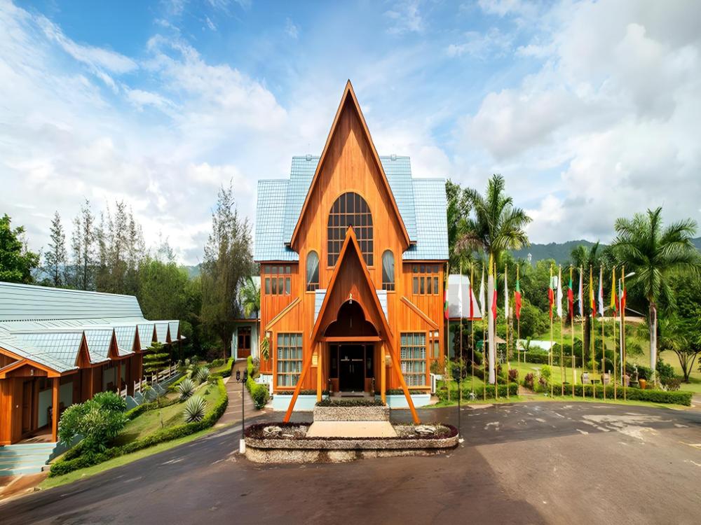 aye thar yar golf resort