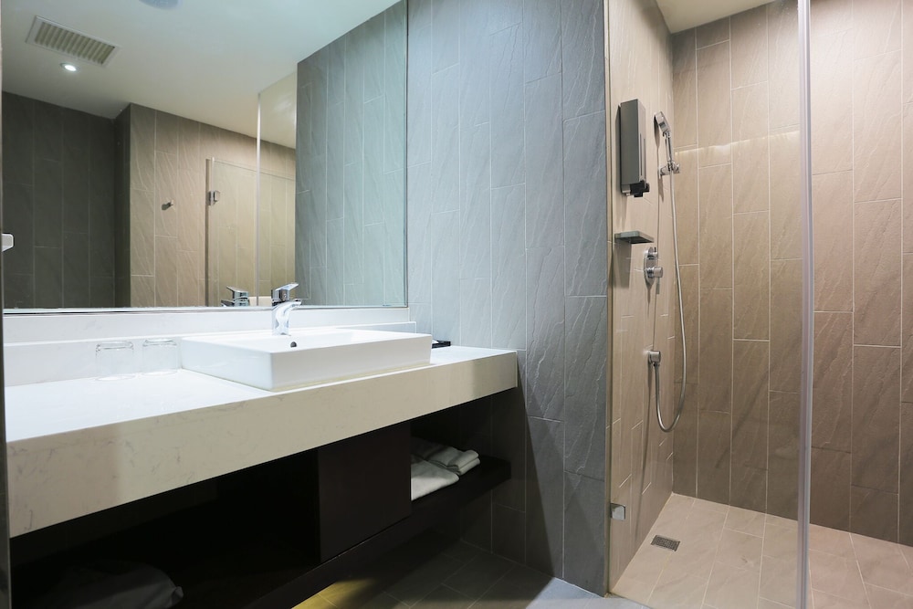 fx hotel tainan minsheng road branch