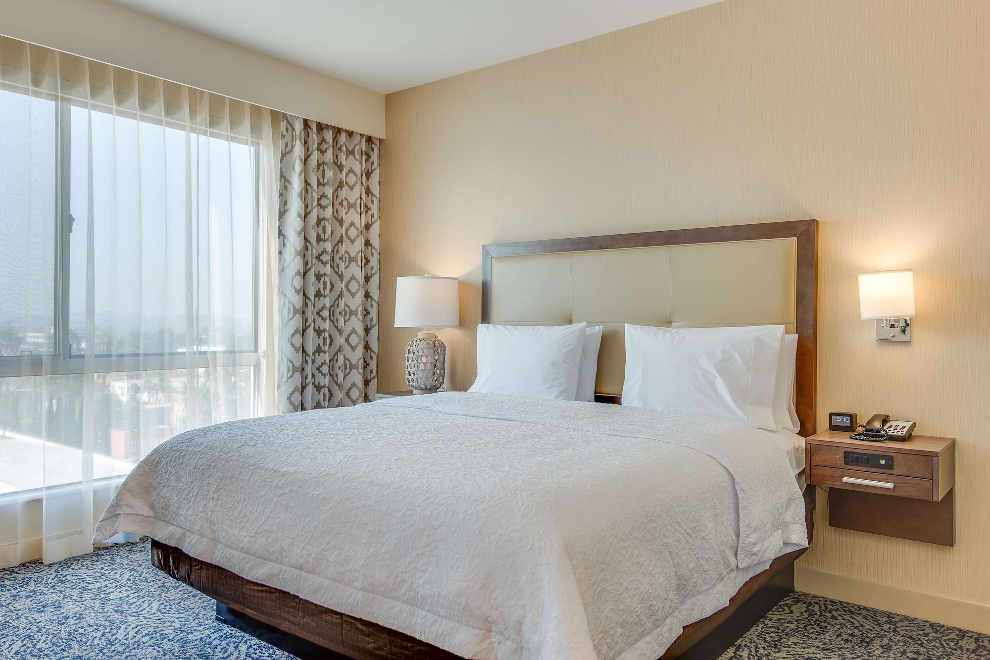 hampton inn and suites los angeles glendale