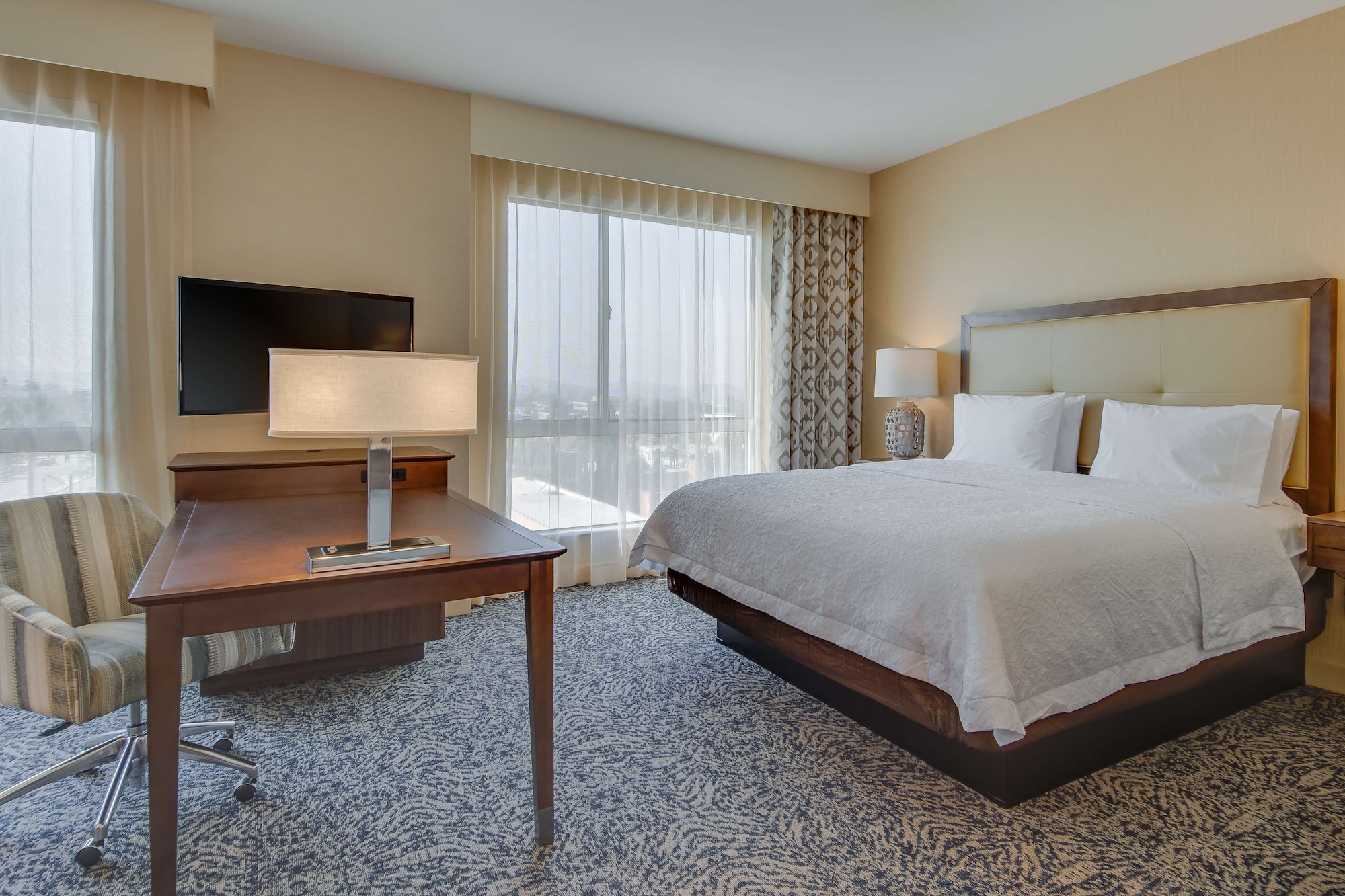 hampton inn and suites los angeles glendale