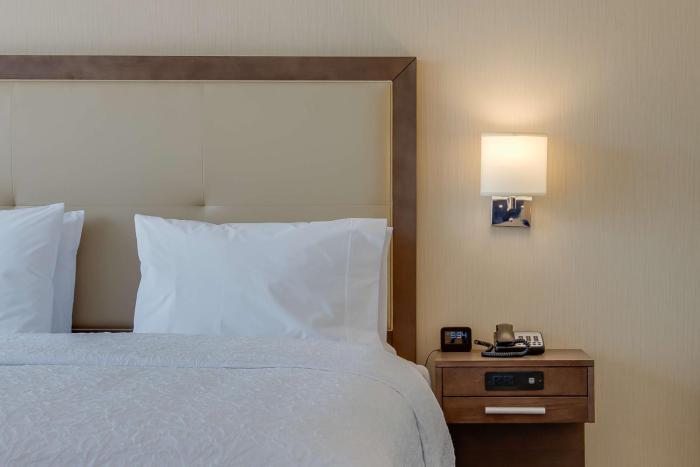 hampton inn and suites los angeles glendale
