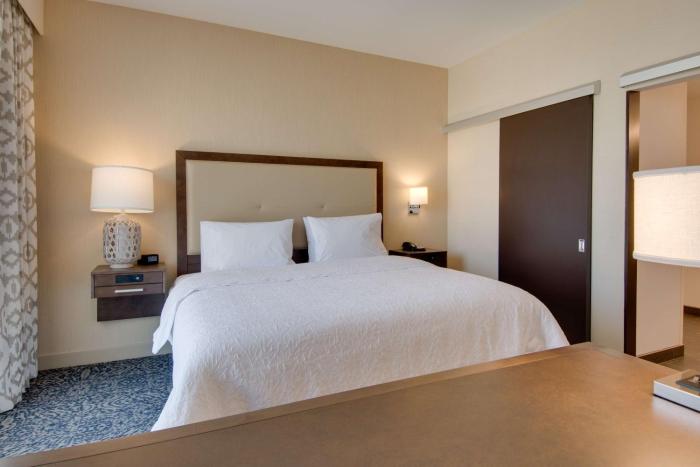 hampton inn and suites los angeles glendale