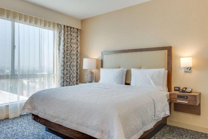 hampton inn and suites los angeles glendale