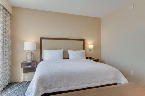hampton inn and suites los angeles glendale