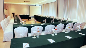 pasar baru square hotel bandung man
