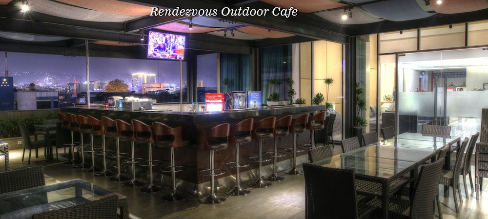 pasar baru square hotel bandung man
