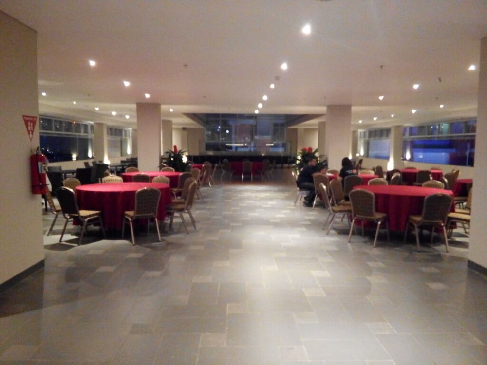 pasar baru square hotel bandung man