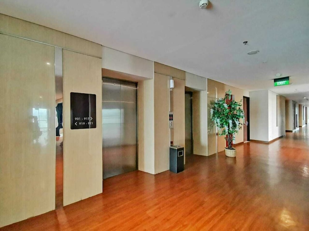 pasar baru square hotel bandung man