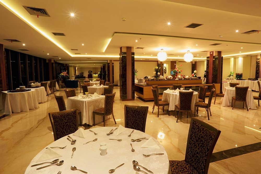 pasar baru square hotel bandung man
