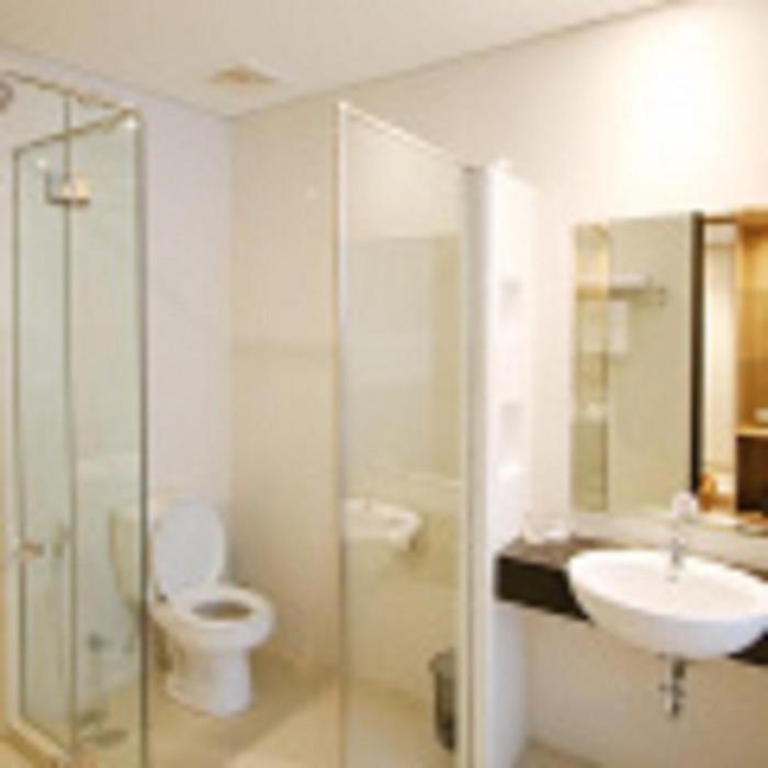 pasar baru square hotel bandung man