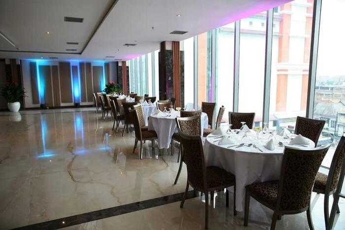 pasar baru square hotel bandung man