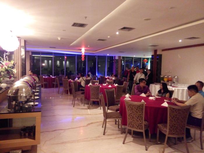 pasar baru square hotel bandung man