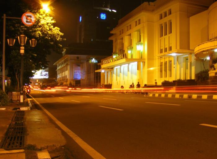 pasar baru square hotel bandung man