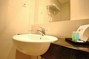 pasar baru square hotel bandung man