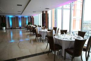 pasar baru square hotel bandung man