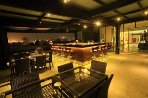 pasar baru square hotel bandung man